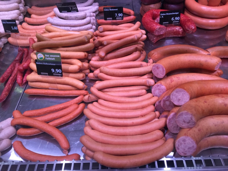 charcuterie-LA MOTTE-min_sausages_meat_butchery-1069321